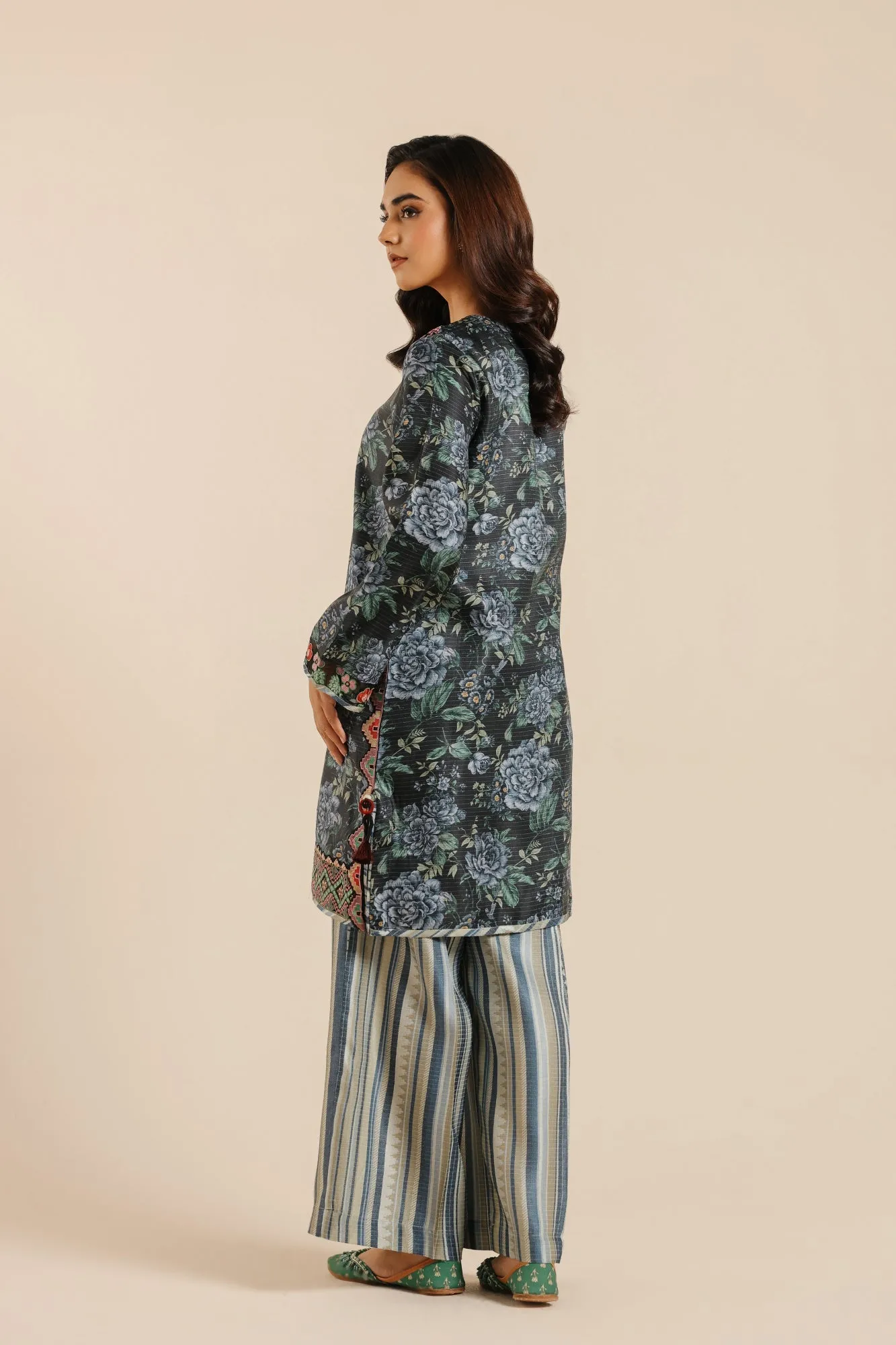 EMBROIDERED SUIT (E2650/103/902)