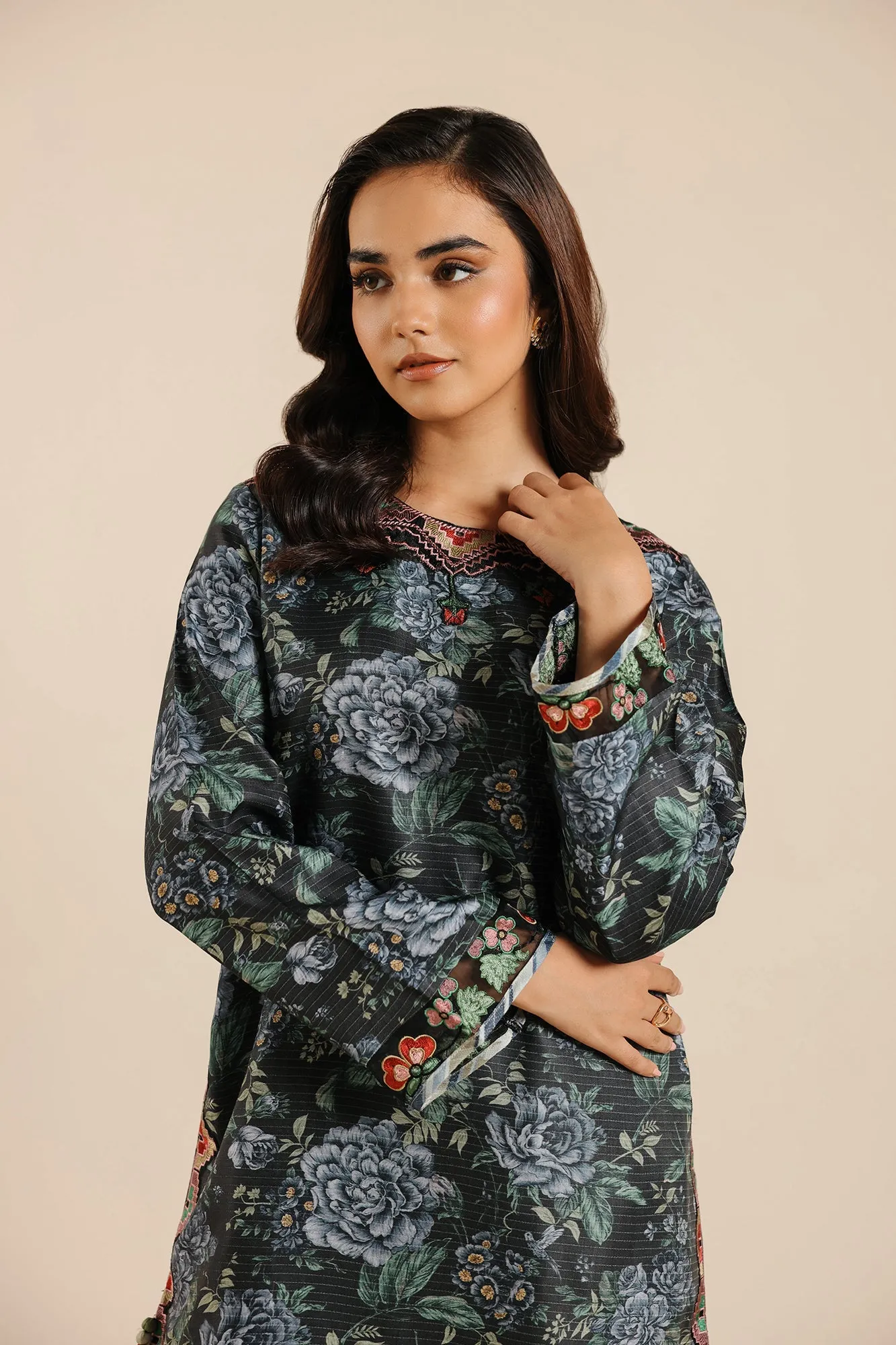 EMBROIDERED SUIT (E2650/103/902)